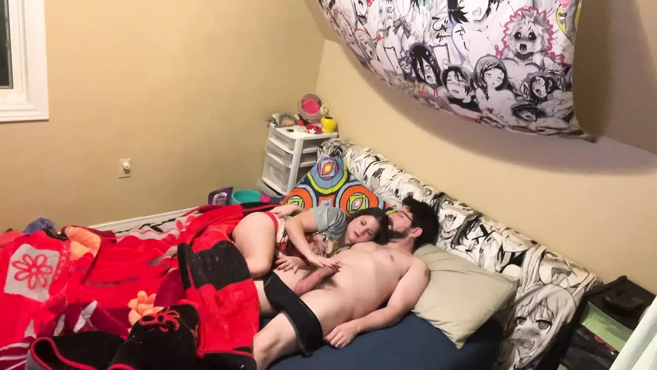 Husband pounds wife pussy before bed