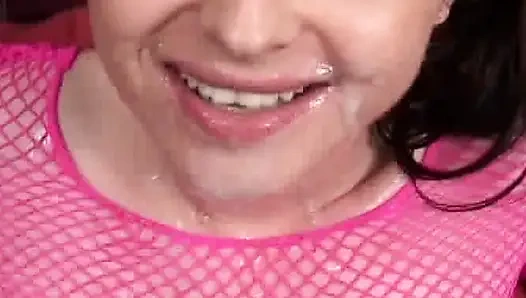 Güzel esmer hatun sert çifte penetrasyondan sonra döl yiyor