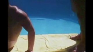 Vintage chłopiec basen i plażowicz