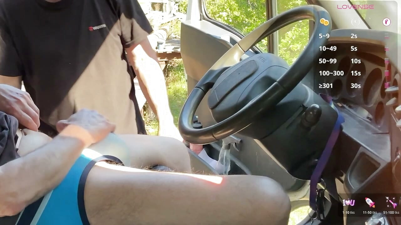 Rencontre torride pendant la journée dans un camion