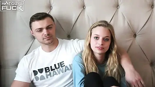 Nggak bisa berhenti tersenyum setelah ngentot memek cewek rambut pirang