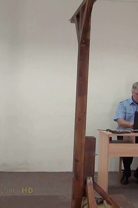 Victoriaa2 Spanking Machine - Bare Back Whipping