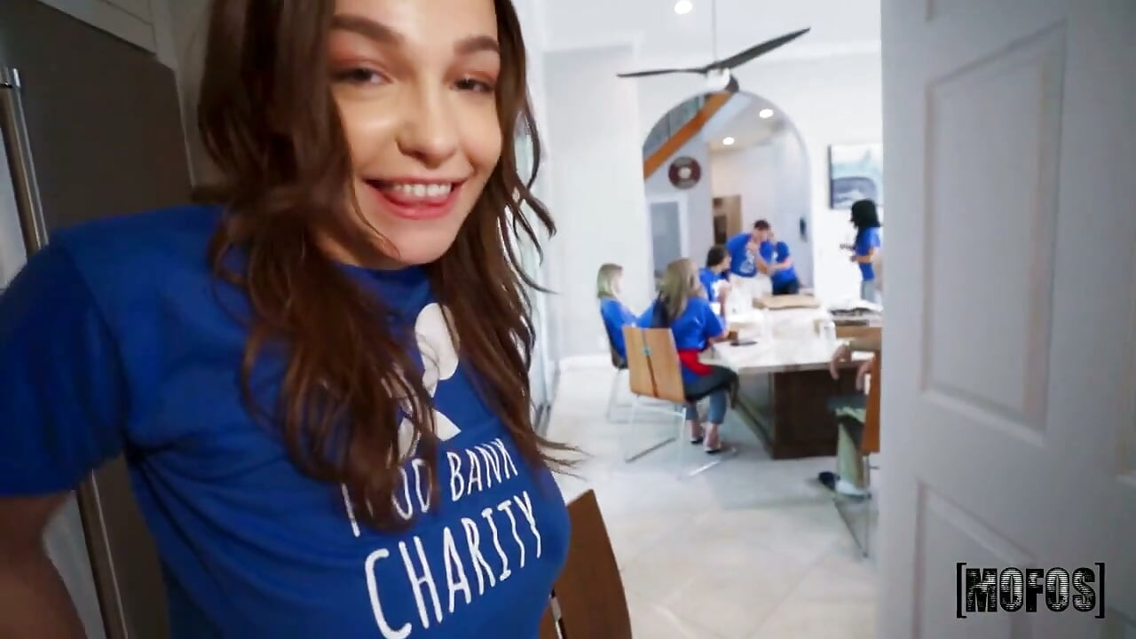 Let's Post It - Nothing Makes Charity Dinner More Fun the Sneaking off to Suck Cock
