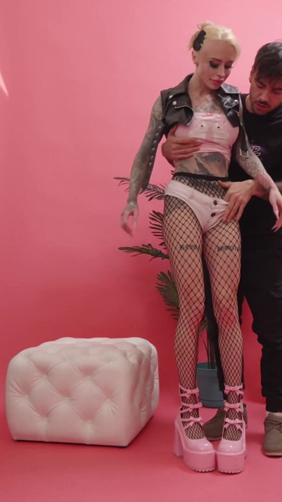 Bts - Inked Beauty Sasha Beart Prepares for a Flirty Photo Session