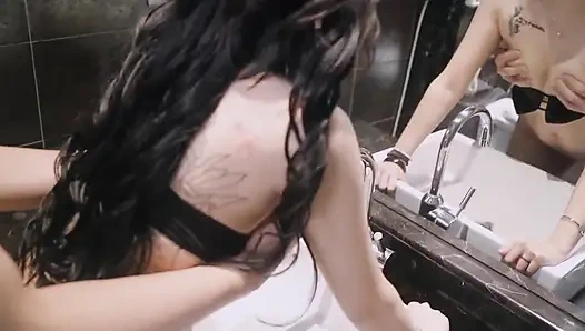 Chinesisches paar fickt im auto - Perverse milfs n Teens