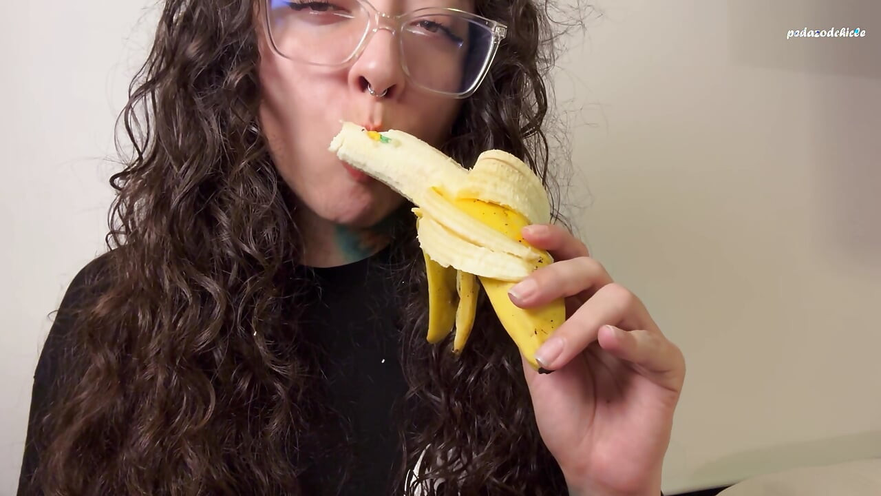 Eu encontrei um homem encolhido entre minhas frutas que eu comi ele