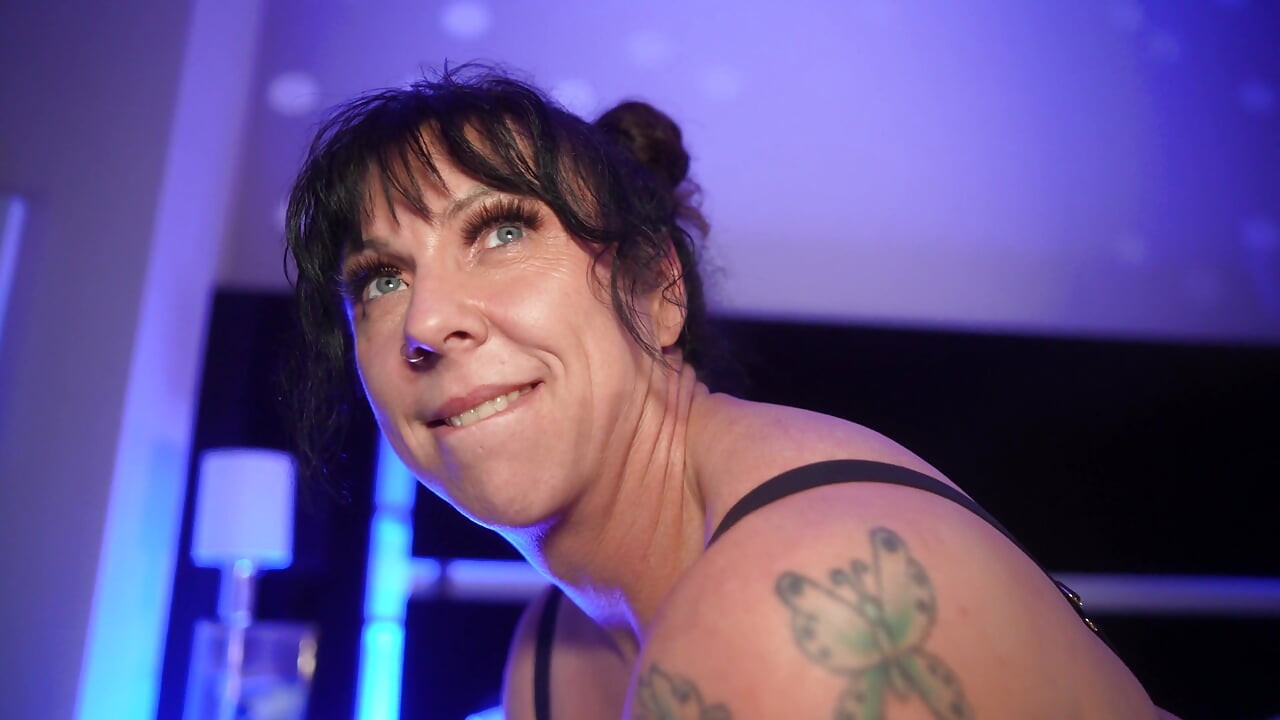 หยอกล้อตูดและหัวนมแบบสโลว์โมชั่น Eckobelle ขับคุณอย่างบ้าคลั่ง