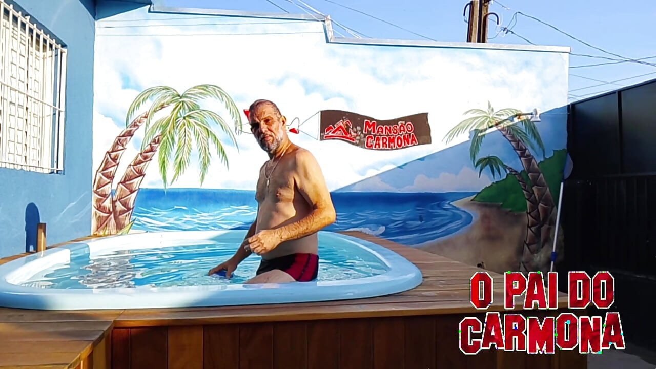 AiDoCarmona enjoying a pool wanting to fuck an ass