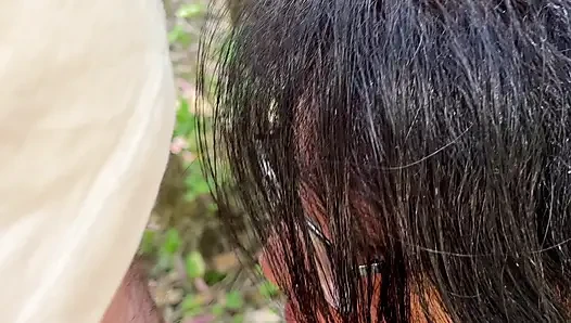 Tante seksi perancis nyepong kontol di luar ruangan sampai dicrot di mulut