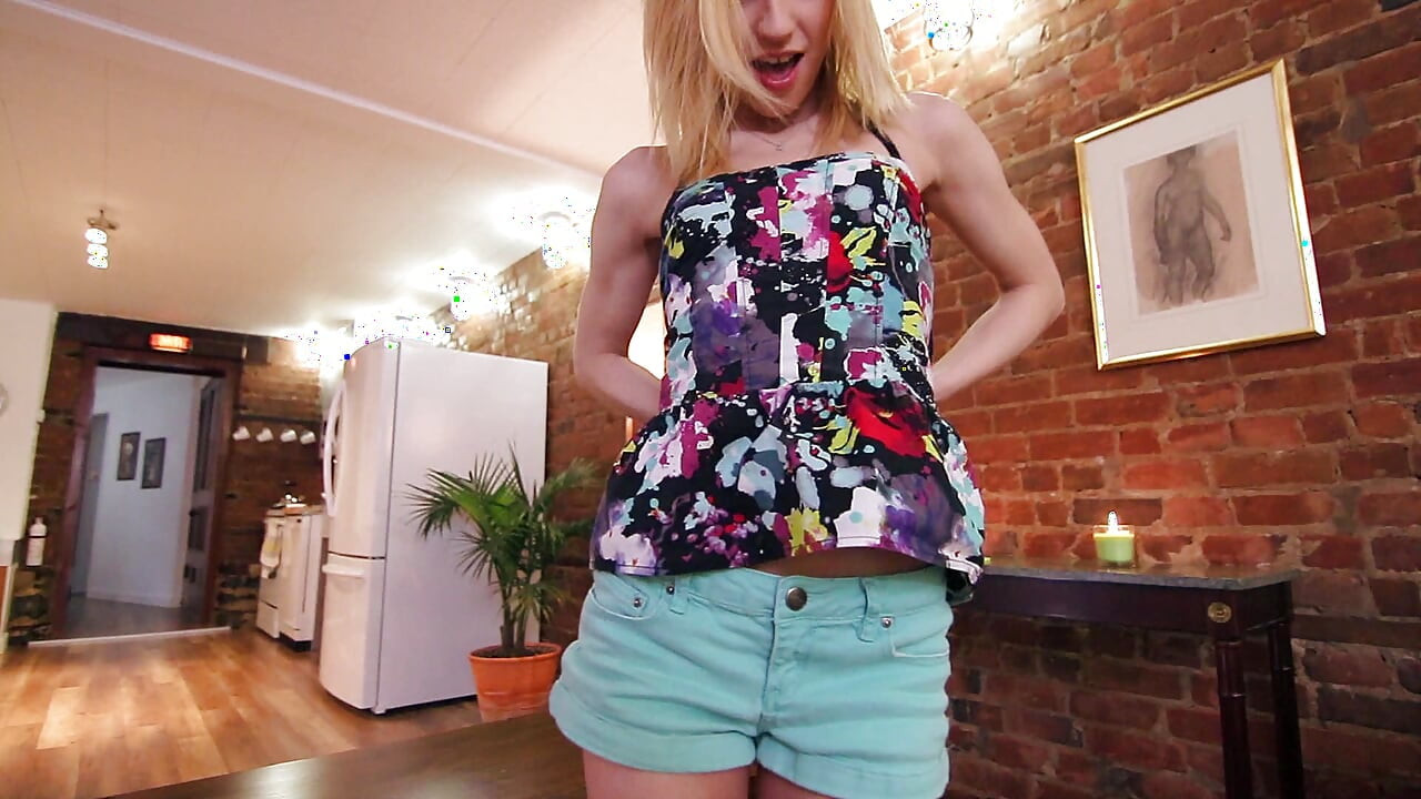 Jeune salope pour la première fois devant la caméra