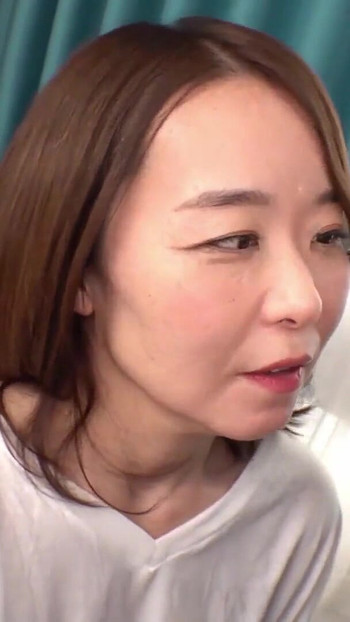 Miori - seorang isteri berusia em4 tahun yang mahu merasai keseronokan yang dilupakan. Pengalaman seksual yang dia lupakan | Klip 1