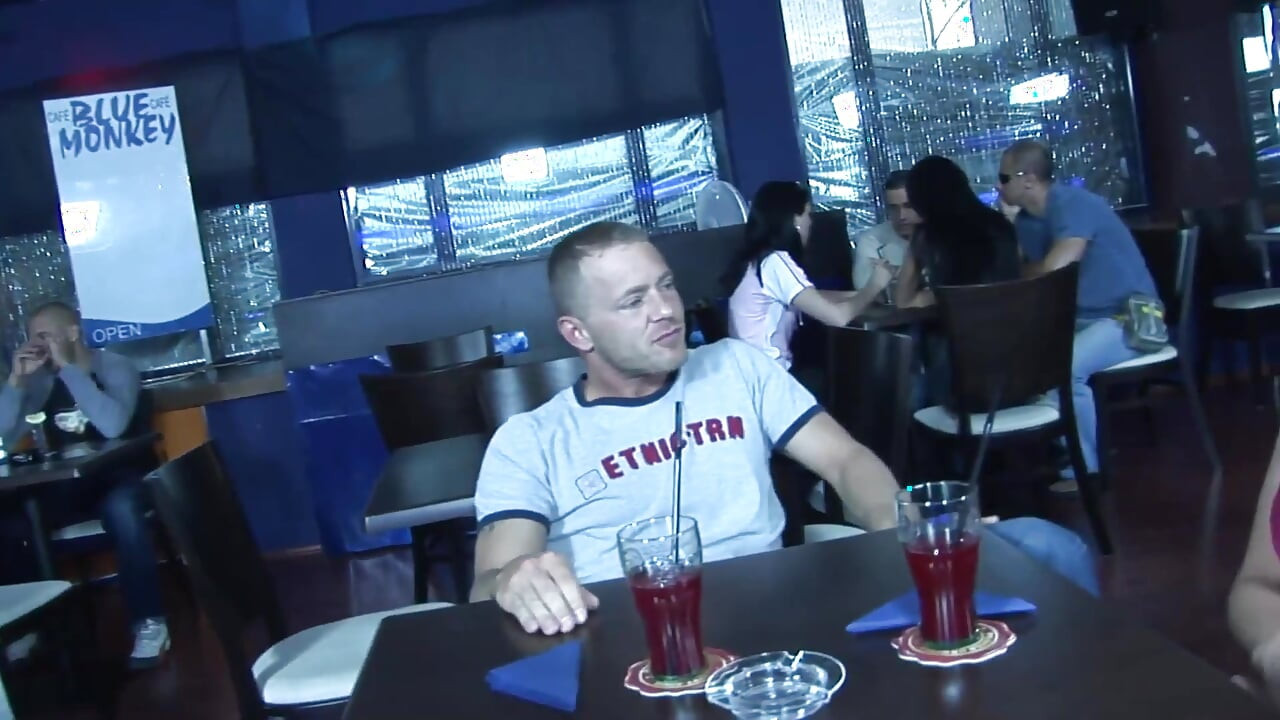 Красуня з великими цицьками отримує трах у кицьку