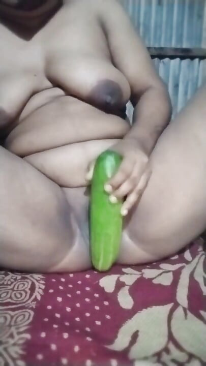 Deshi Village Boudi Masterbation Orgasm with Cucumber
