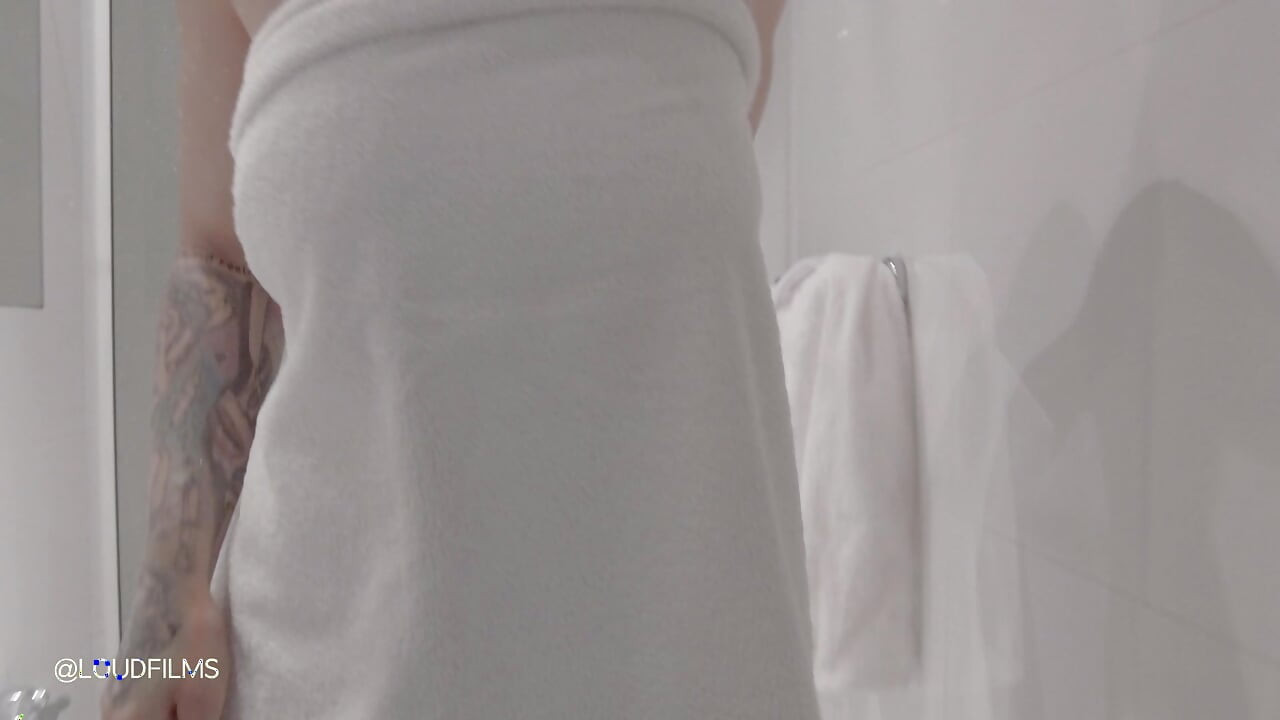 I'm Lulita, look at me while I bathe stepdaddy