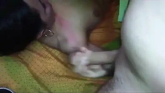 Wanita dewasa rambut pirang digilir di pesta seks liar