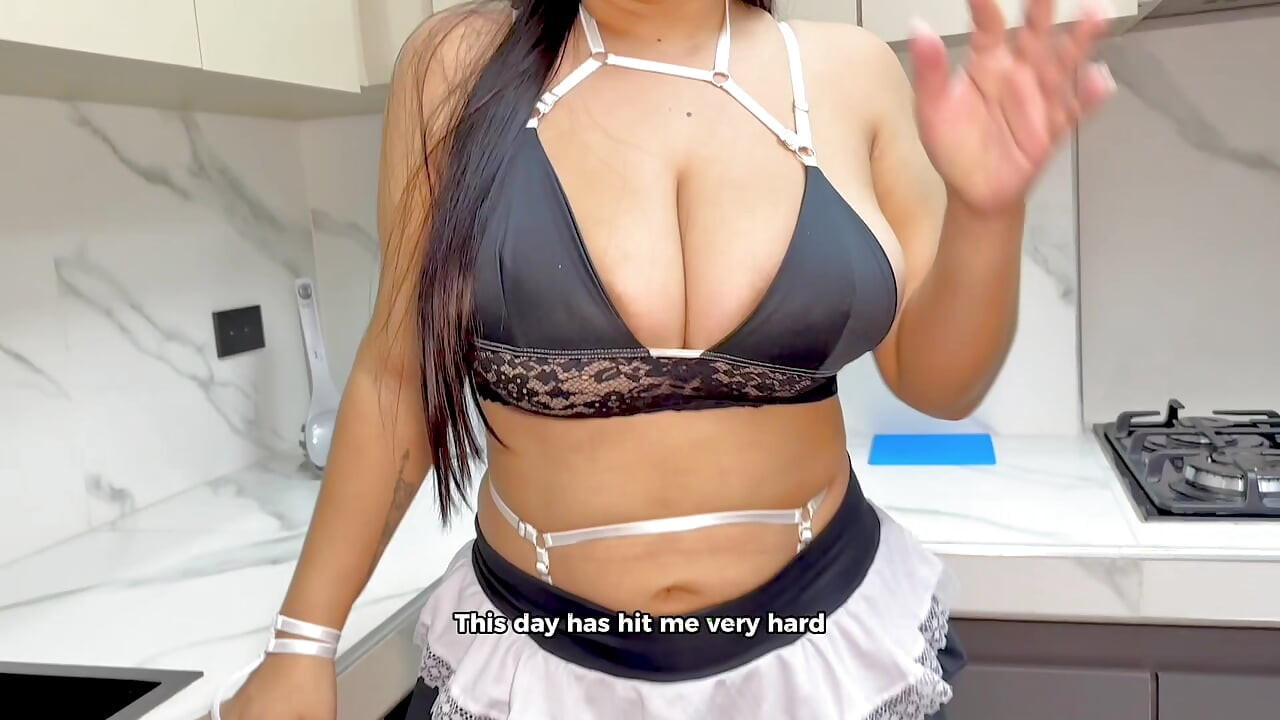 Mucama traviesa tiene sexo con el hijo de su jefe a cambio de mantener su trabajo - Savannah Watson