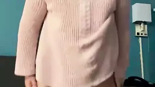 I left this video of me fucking myself hardcore in a pink sweater to my 64f lesbian housekeeper with her tips