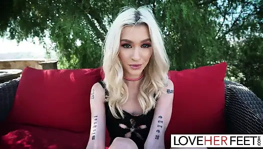 Aksi hot lesbian emma rosie si cewek mungil rambut pirang yang menggoda