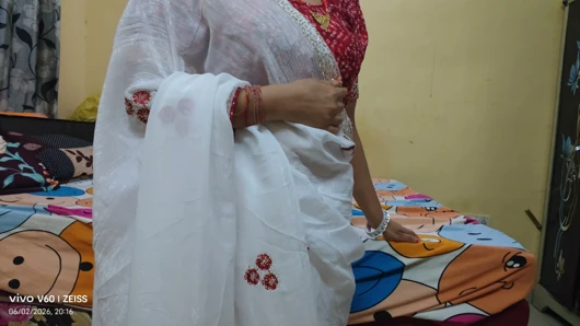 Bhabhi ko new saree pahna kar choda