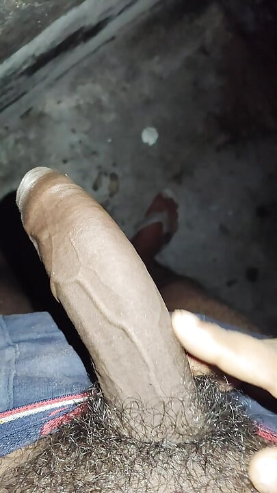 VÍDEO DE DESI SE MASTURBANDO GAROTO JOVEM