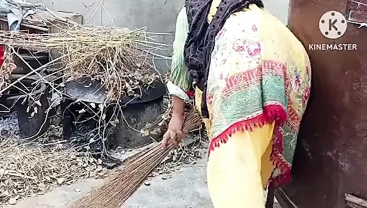 Melihat Mami batuk, aku merasa seperti meninggalkan mereka.