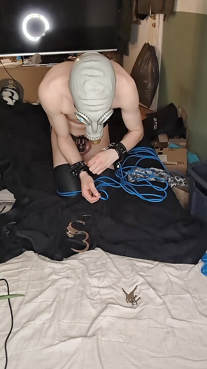 selfbondage escape challange