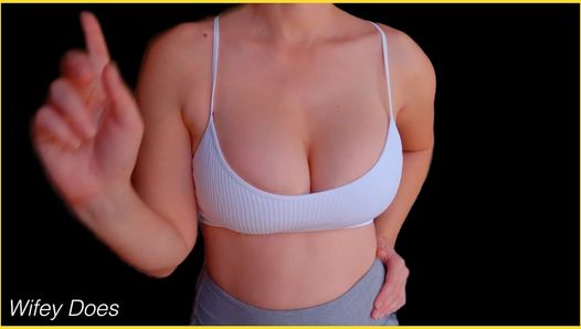 Wifey montre ses seins parfaits et ses soutiens-gorge sexy en lingerie