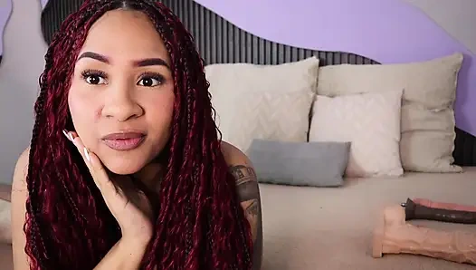 Riesen-Dildo fickt meine großen Brüste für dich