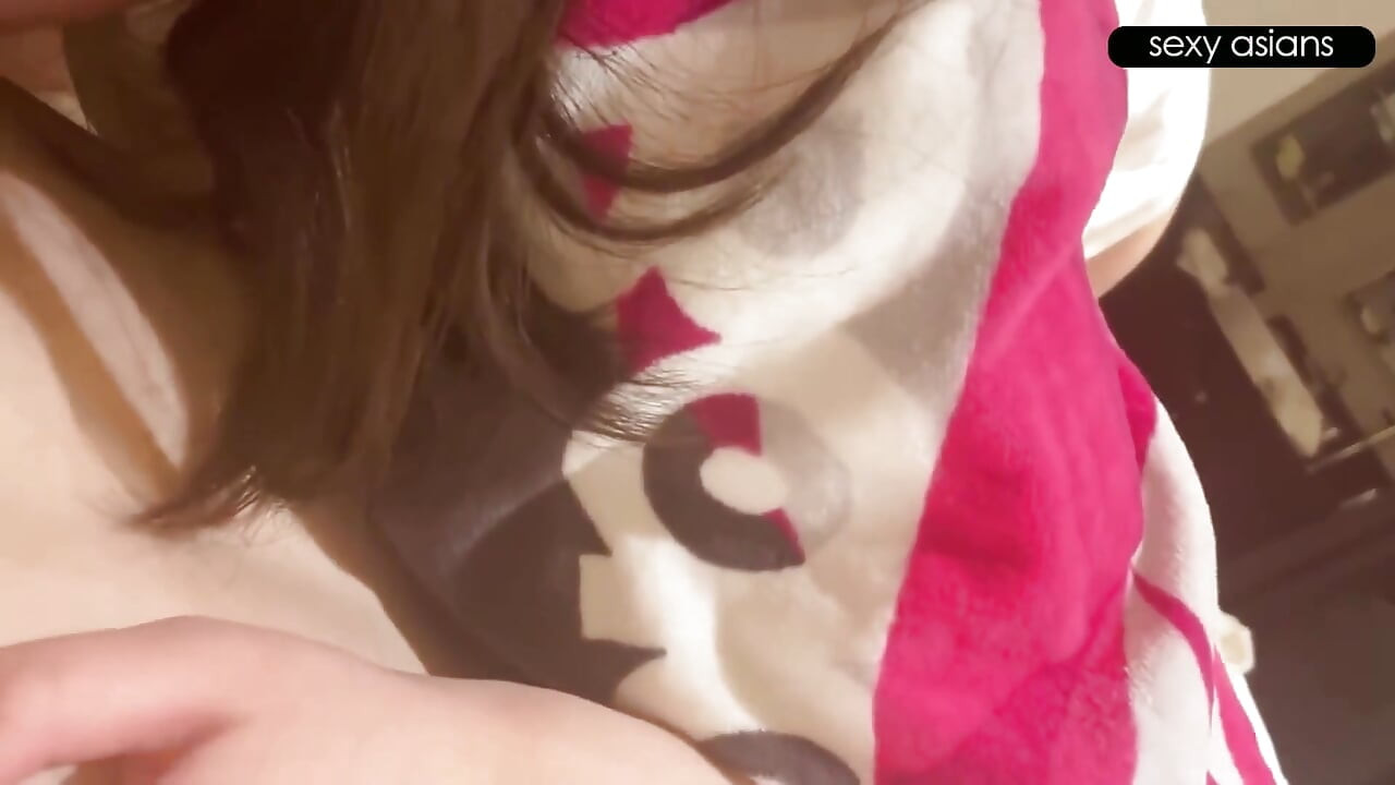 วันทานอาหารกลางวันปิกนิก วงดนตรี Tee Beauty ตกอยู่ในน้ําเงี่ยนไหลเยิ้ม Rush