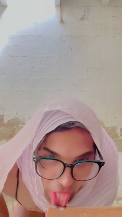 Prekidam post svojom kremastom vrućom spermom Jasiya Apple