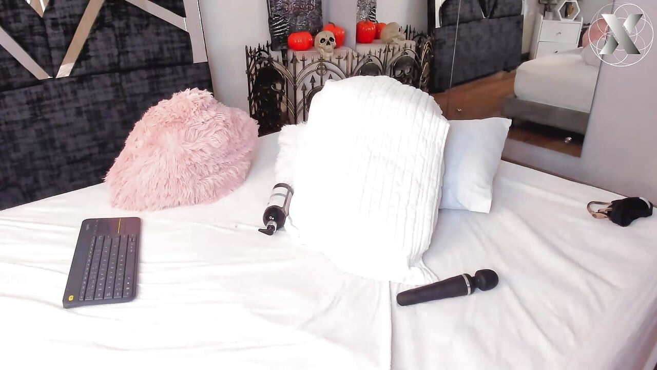 Mă frec până nu mai pot suporta și țip numele tău