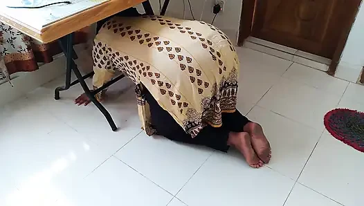 Fucking a Beautiful Maid in Saudi Arabia