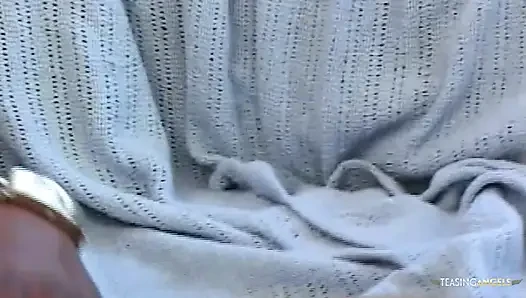 Asyalı iniş deliklerinde büyük siyah erkek cinsel organını kabul edebilir ve f üzerine boşalmaya neden olur