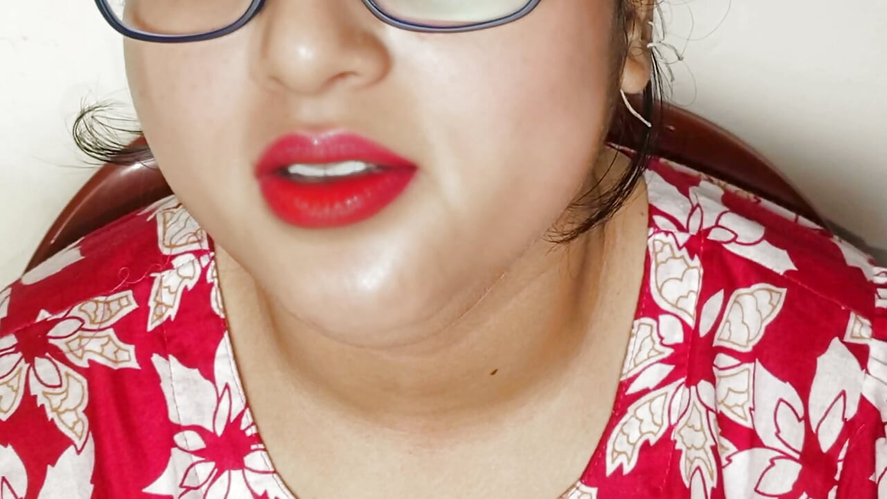 나디야 바우디가 해외에서 섹스하고 집에 와서 데보르에게 박혔다