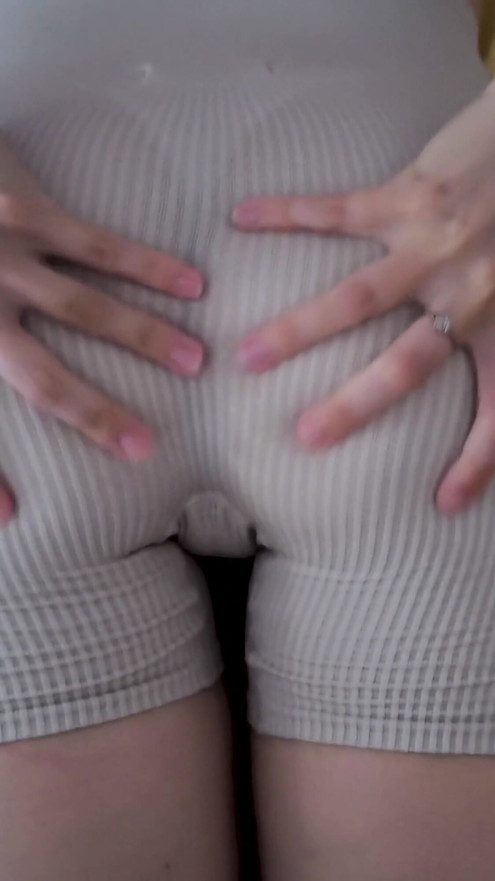 Her ass wanted cum in between her leggings and pussy after gym | Clip 1