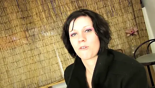 Dil amcığın derinliklerinde ve sonra yalanıyor