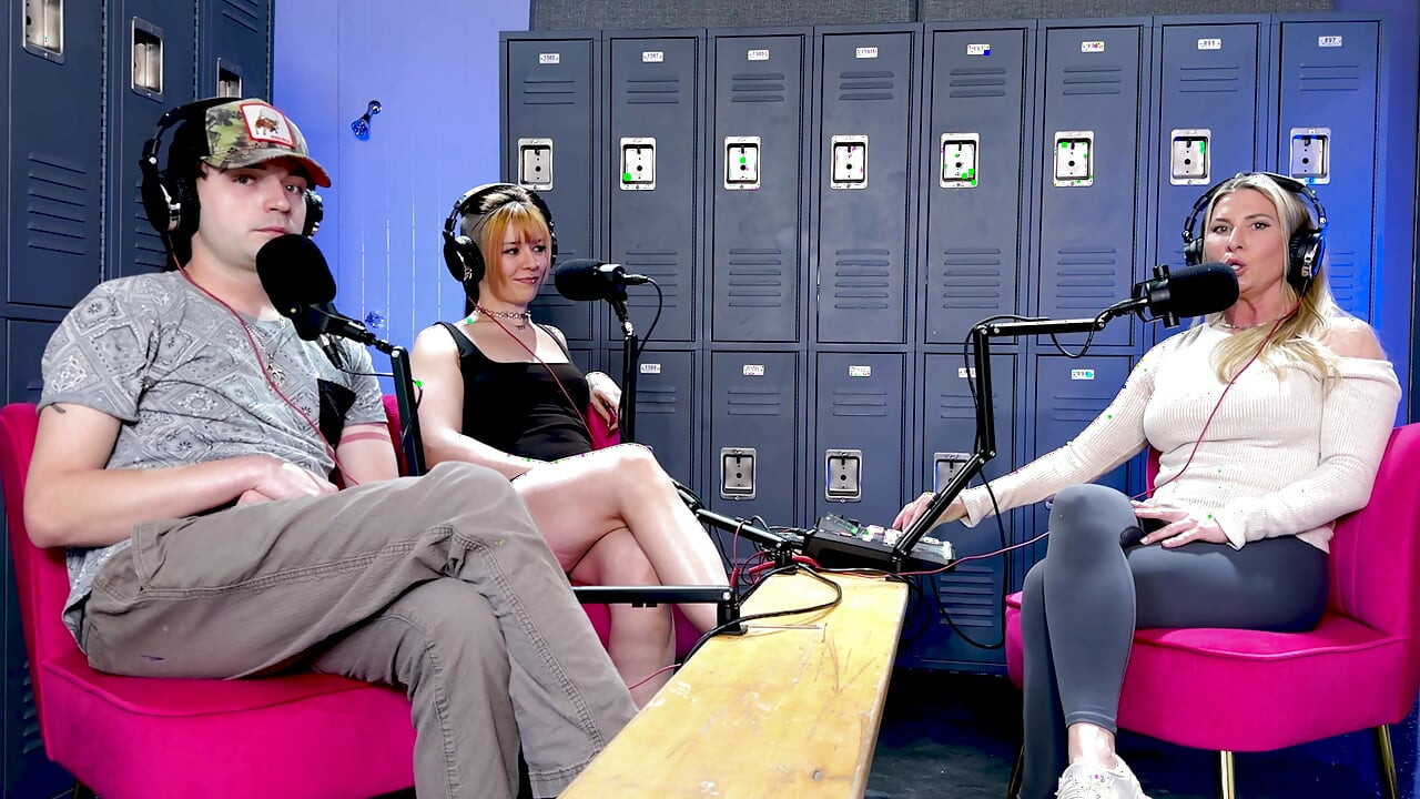 Ariel Chats With Stella Cloud and Buck About Their Recent Match