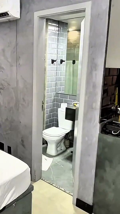 EN.2 I wanted to get a from my friend but my wife was at home so it had to be hidden anyway... | Clip 1