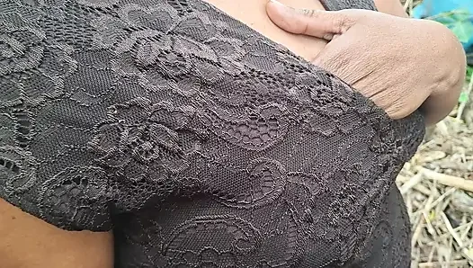 Жена в деревне на улице, самое горячее видео