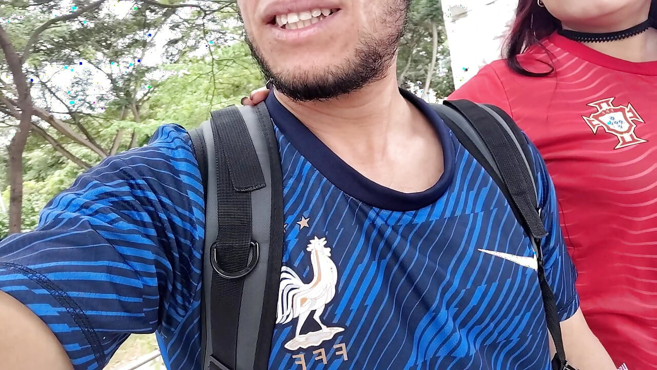 Delicioso sexo anal com uma linda estudante universitária que estava por aí fora de uma ponte estadual.