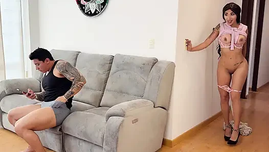 Mastürbasyon yaparken yakalandı! Azgın orta yaşlı seksi kadın üvey oğlunu izlerken amına masaj yapıyor!