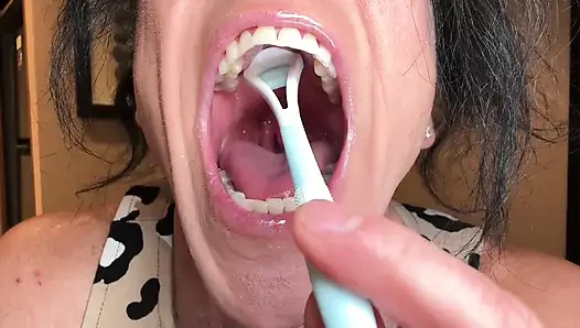 Goddess Kandys Naughty Oral Routine