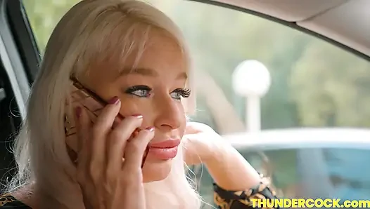 Vollbusige blonde london River wird von einem bbc gefickt