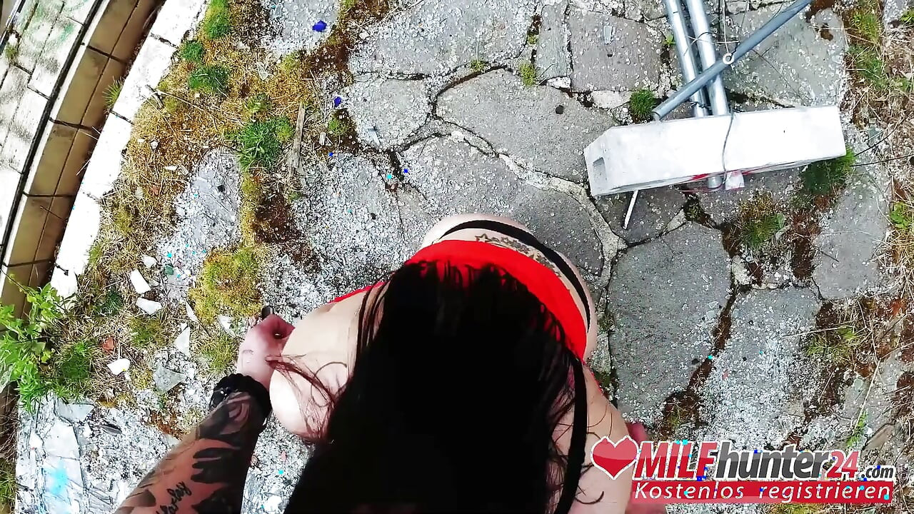 MILF Hunter meets an anal-loving MILF slut and bangs all her holes outdoor
