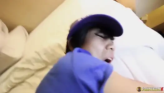 Johntronx - ein perfektes asiatisches schätzchen wird auf dem bett hart geknallt