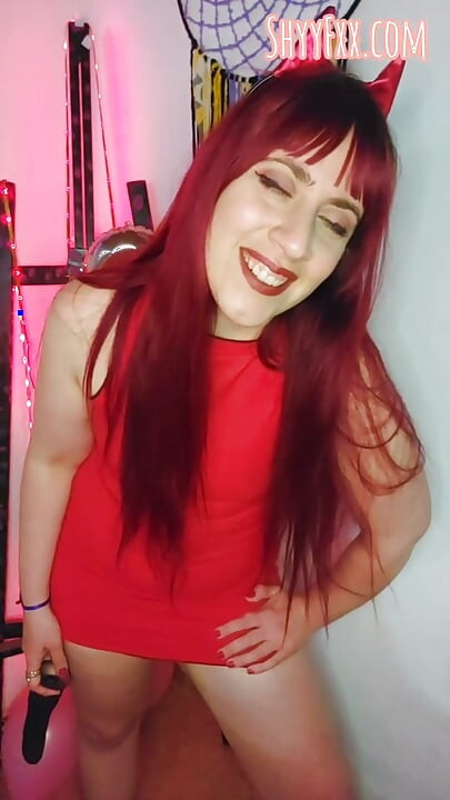 Shyyfxx - Ziua dominării feminine gusano, partea 2
