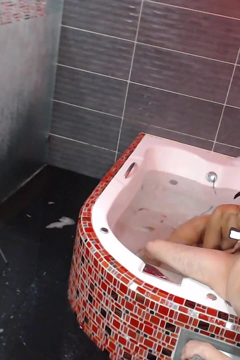 Paisa第一次与外国人发生性关系
