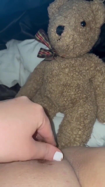 MA DEMI-SŒUR MUSULMANE PERVERSE A UNE DÉPENDANCE À LA MASTURBATION AVEC DE LA NOURRITURE - BLANCHE-NEIGE ARABE - FÉTICHE USA - AMATEUR BIZARRE DÉJANTÉ - AR | Clip 2