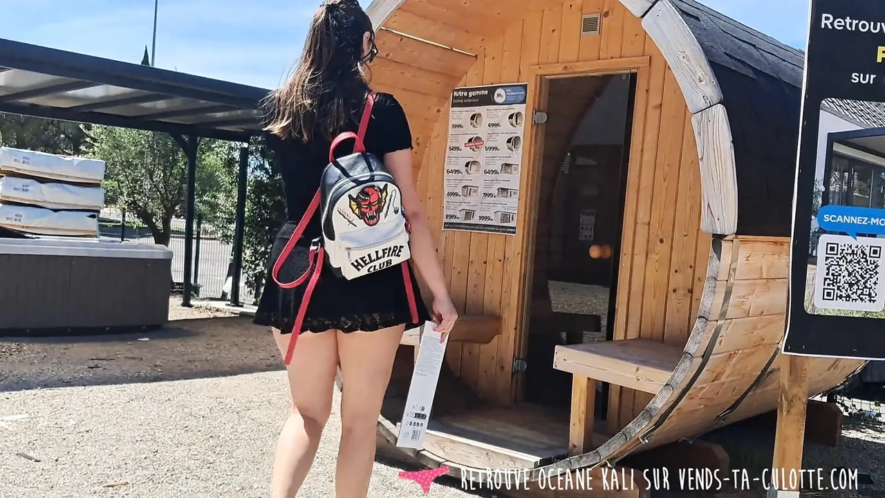 Vends-ta-culotte - Gorgeous luscious French amateur woman goes to the DIY store and then masturbates with screwdrivers