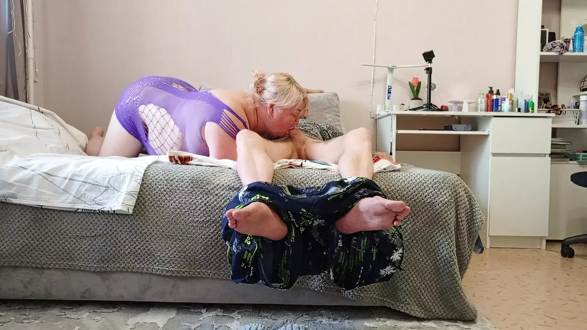 Insatiable girlfriend always wants to suck cock and swallow cum